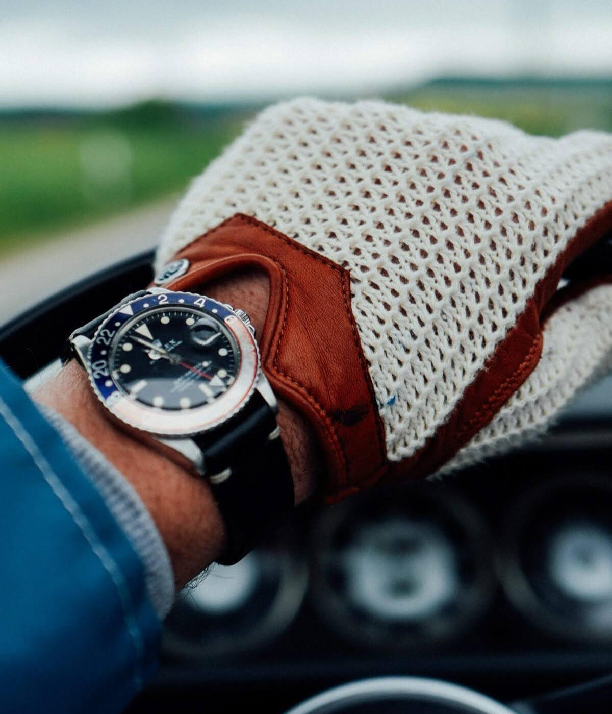 On-Time, Every Time Your valuables are in safe hands with Premium Parcel Pros. We ensure on-time delivery and exceptional service.